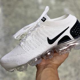 vapormax branco e dourado